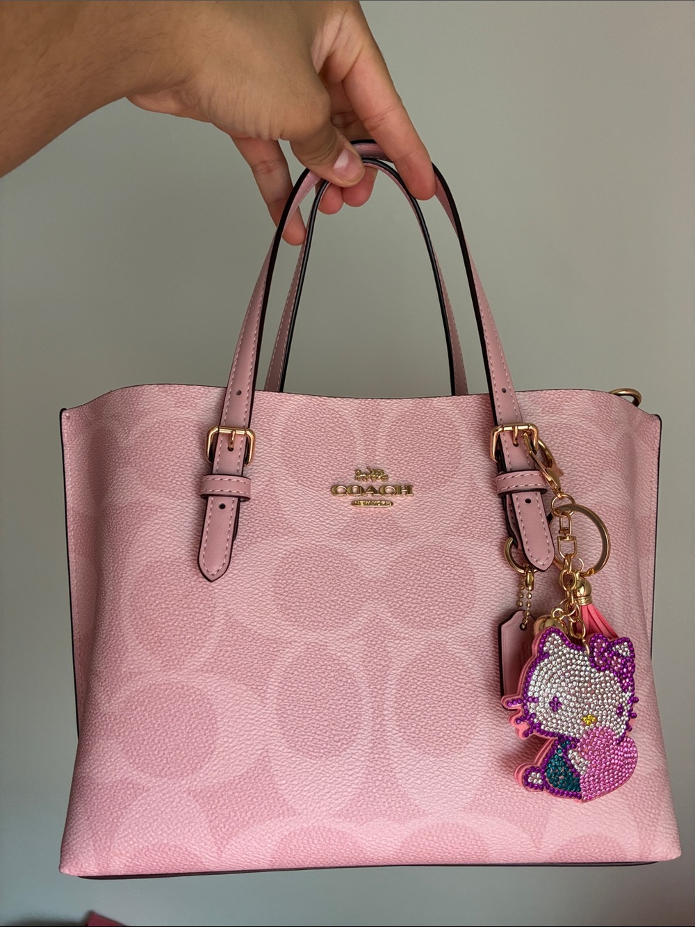 2/$20🎀 Pink Crystal Hello Kitty Heart Keychain with Tassel